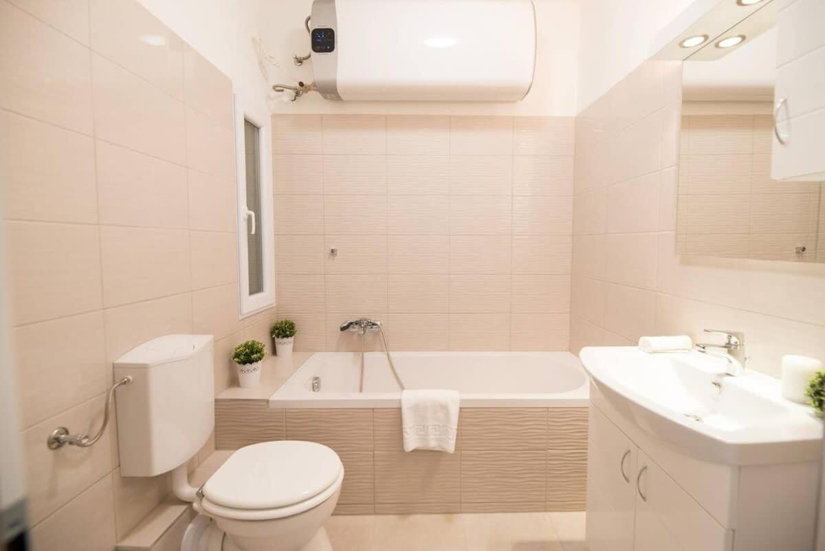 Trendy Central Apartment At Castle Будапеща Екстериор снимка